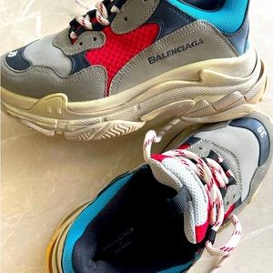 BALENCIAGA TRIPLE S SNEAKERS size 39 women
